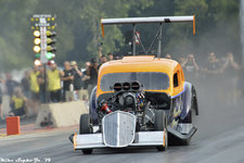George_Krause_with_the_throttle_wide_open_during_the_Northern_Nationals_at_US_131_Motorsports_...jpg