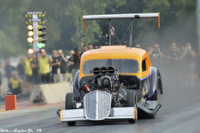George_Krause_with_the_throttle_wide_open_during_the_Northern_Nationals_at_US_131_Motorsports_...jpg